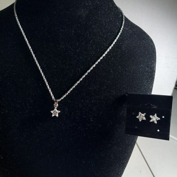 Avon Silver tone Star Pendant Necklace and Earrings - Picture 1 of 7
